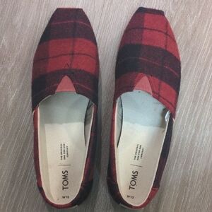 Toms Shoes